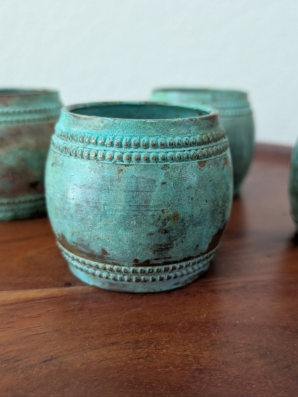 Set of 4 Painted Solid Brass Napkin Rings Vintage Turquoise - Picture 3 of 9
